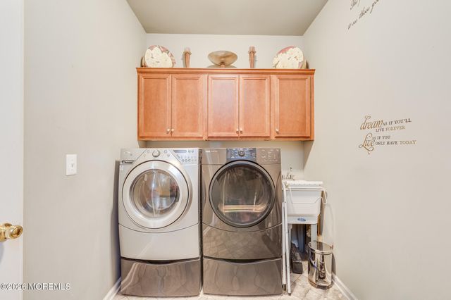 2 Dellaira Court, Wrightstown, NJ 08562