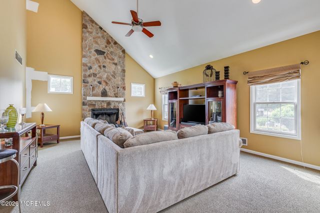 2 Dellaira Court, Wrightstown, NJ 08562