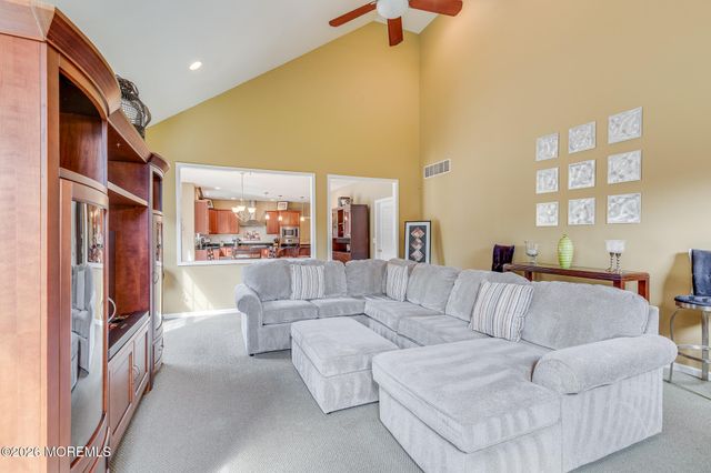 2 Dellaira Court, Wrightstown, NJ 08562