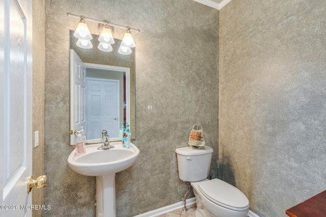 2 Dellaira Court, Wrightstown, NJ 08562