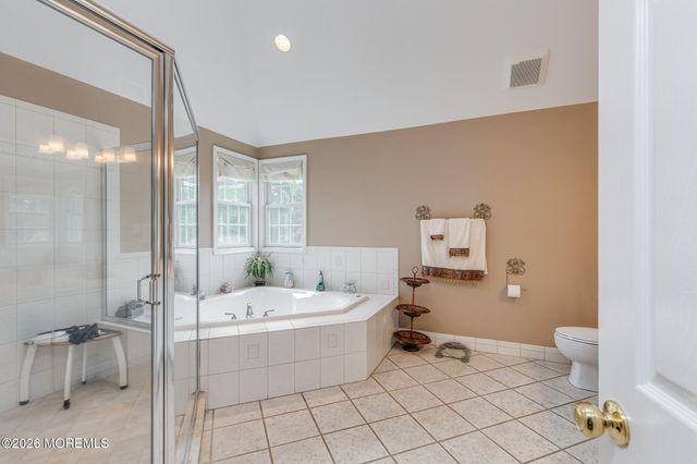 2 Dellaira Court, Wrightstown, NJ 08562