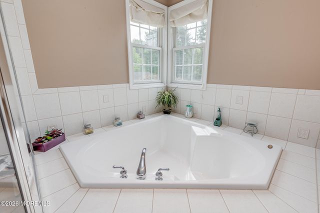 2 Dellaira Court, Wrightstown, NJ 08562