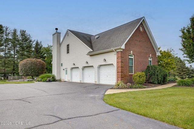 2 Dellaira Court, Wrightstown, NJ 08562
