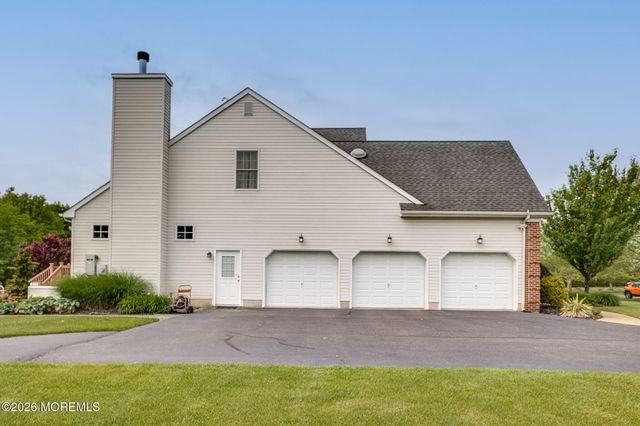 2 Dellaira Court, Wrightstown, NJ 08562
