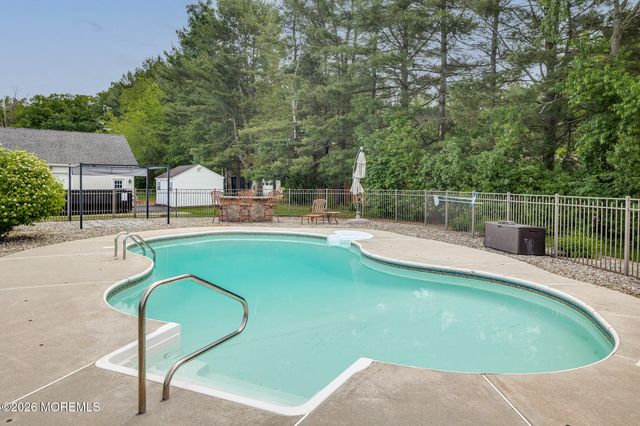 2 Dellaira Court, Wrightstown, NJ 08562