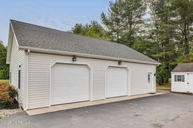 2 Dellaira Court, Wrightstown, NJ 08562
