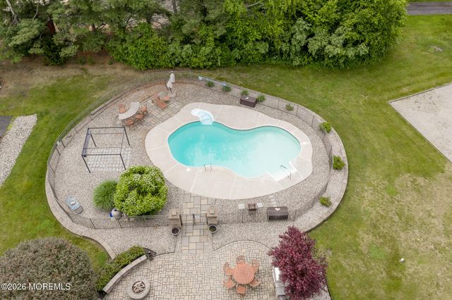 2 Dellaira Court, Wrightstown, NJ 08562