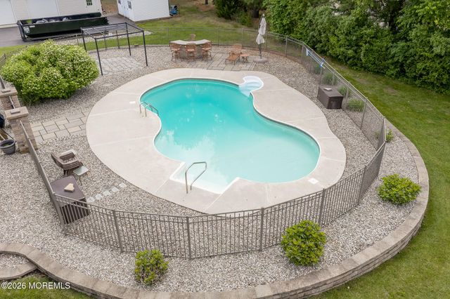 2 Dellaira Court, Wrightstown, NJ 08562