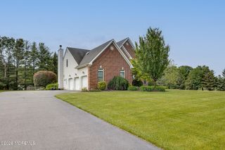 2 Dellaira Court, Wrightstown, NJ 08562