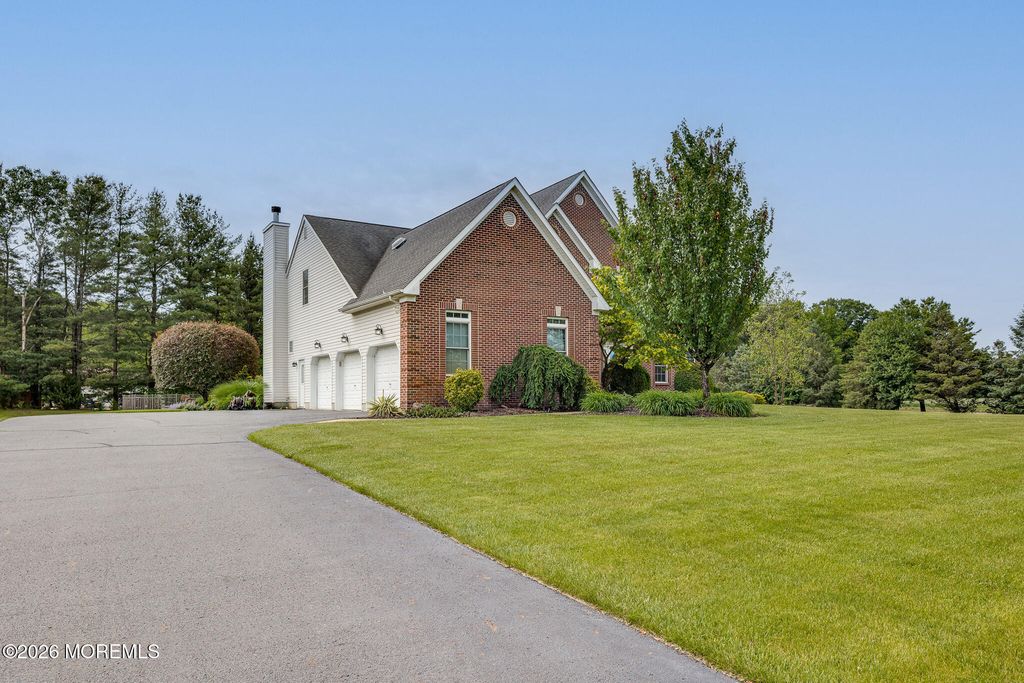 2 Dellaira Court, Wrightstown, NJ 08562