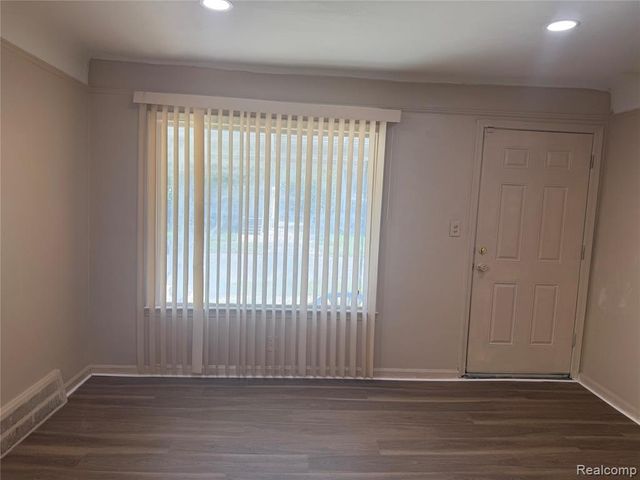 7291 Faust Avenue, Detroit, MI 48228