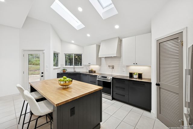 7435 Hummingbird Hill, San Antonio, TX 78255