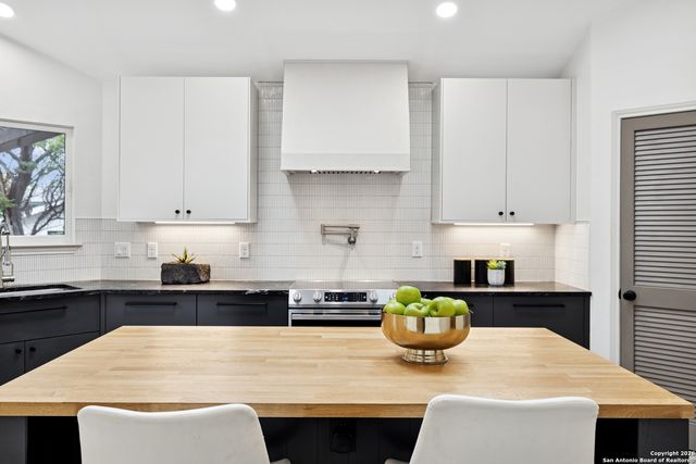 7435 Hummingbird Hill, San Antonio, TX 78255