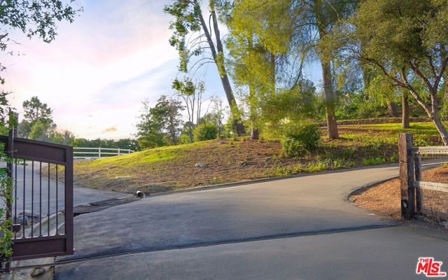 2121 Mckain Street, Calabasas, CA 91302