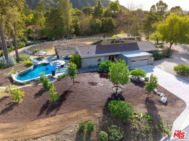 2121 Mckain Street, Calabasas, CA 91302