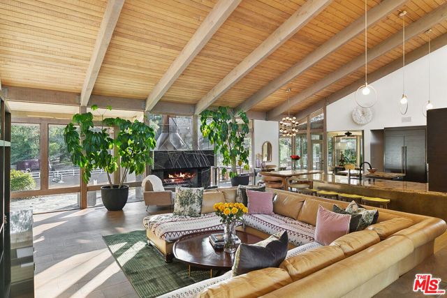 2121 Mckain Street, Calabasas, CA 91302