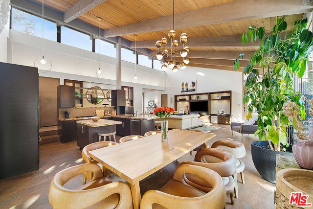 2121 Mckain Street, Calabasas, CA 91302