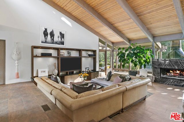 2121 Mckain Street, Calabasas, CA 91302