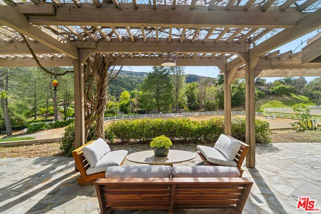 2121 Mckain Street, Calabasas, CA 91302