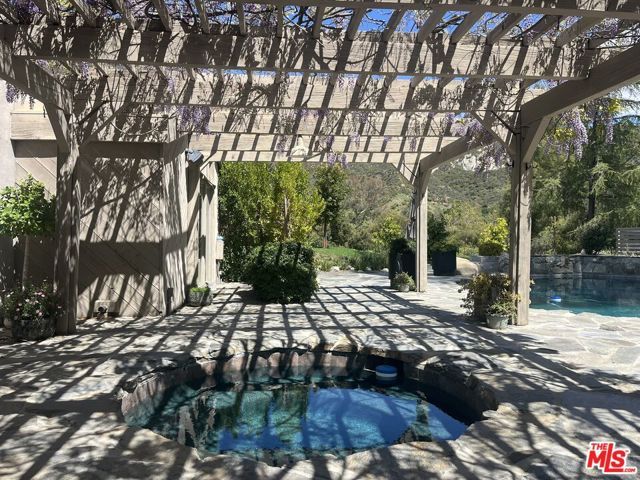 2121 Mckain Street, Calabasas, CA 91302