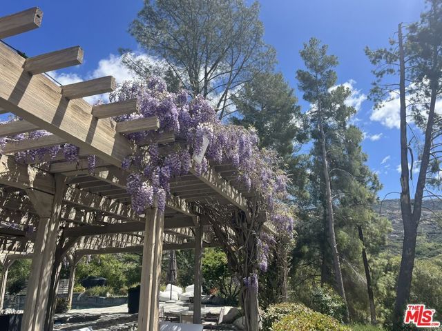 2121 Mckain Street, Calabasas, CA 91302