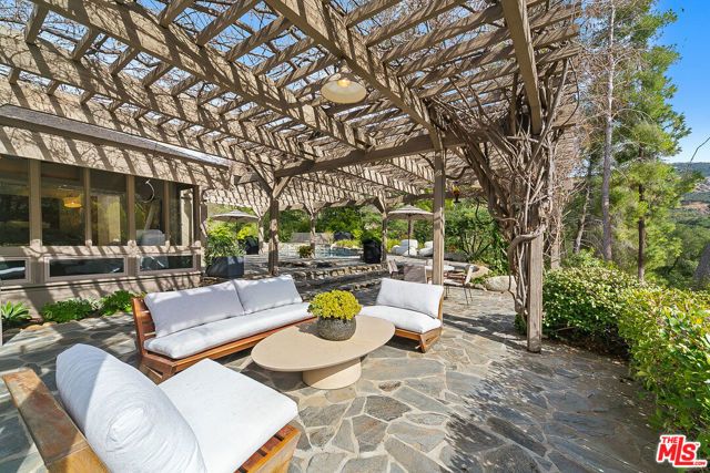 2121 Mckain Street, Calabasas, CA 91302