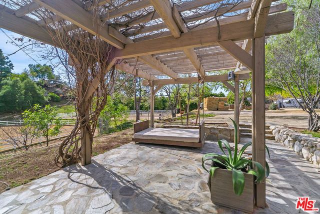 2121 Mckain Street, Calabasas, CA 91302