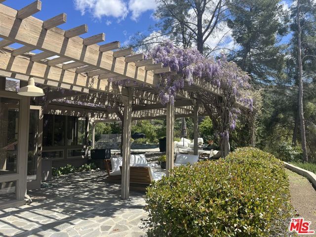 2121 Mckain Street, Calabasas, CA 91302