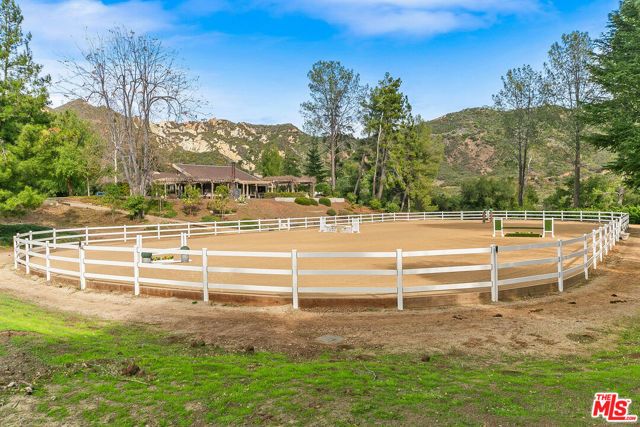 2121 Mckain Street, Calabasas, CA 91302