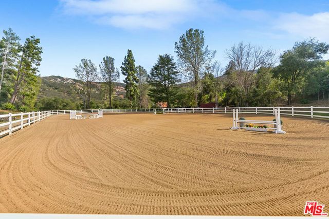 2121 Mckain Street, Calabasas, CA 91302