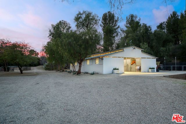 2121 Mckain Street, Calabasas, CA 91302