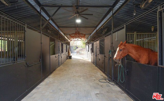 2121 Mckain Street, Calabasas, CA 91302