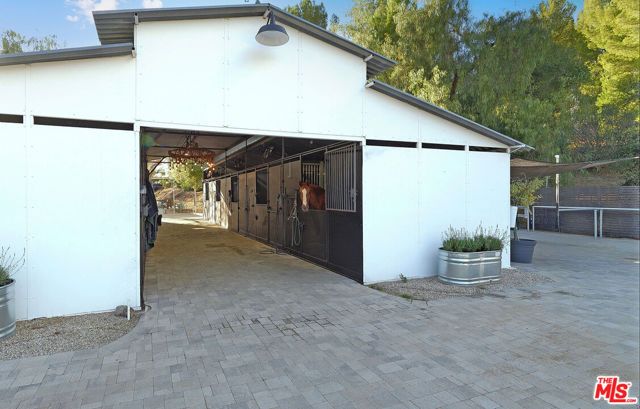 2121 Mckain Street, Calabasas, CA 91302