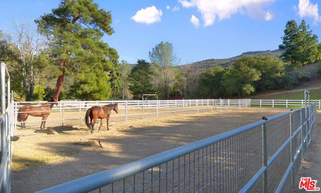 2121 Mckain Street, Calabasas, CA 91302