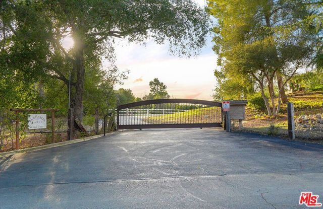 2121 Mckain Street, Calabasas, CA 91302