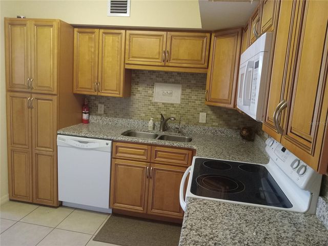 2464 AUSTRALIA WAY E 14, Clearwater, FL 33763