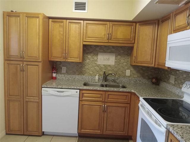 2464 AUSTRALIA WAY E 14, Clearwater, FL 33763