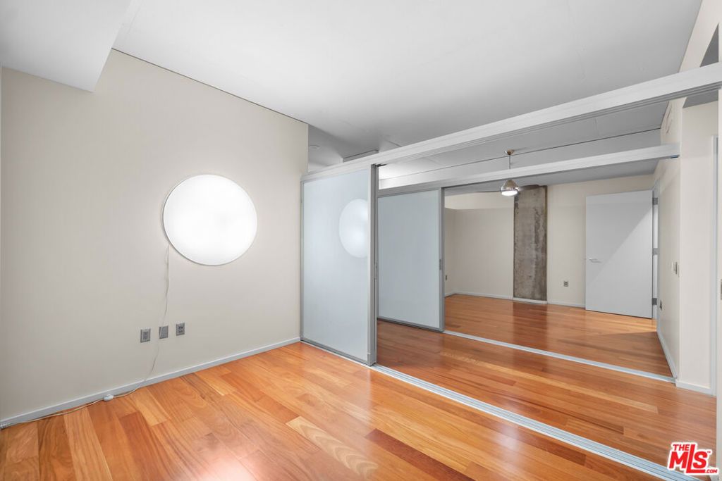 Image 9 of property listing at 1155 S Grand Avenue 419, Los Angeles, CA 90015