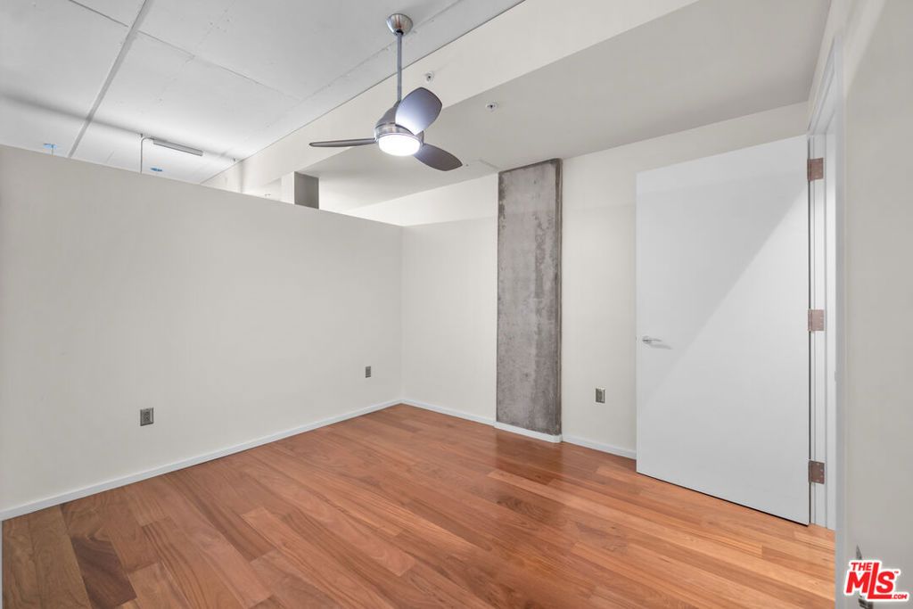 Image 10 of property listing at 1155 S Grand Avenue 419, Los Angeles, CA 90015