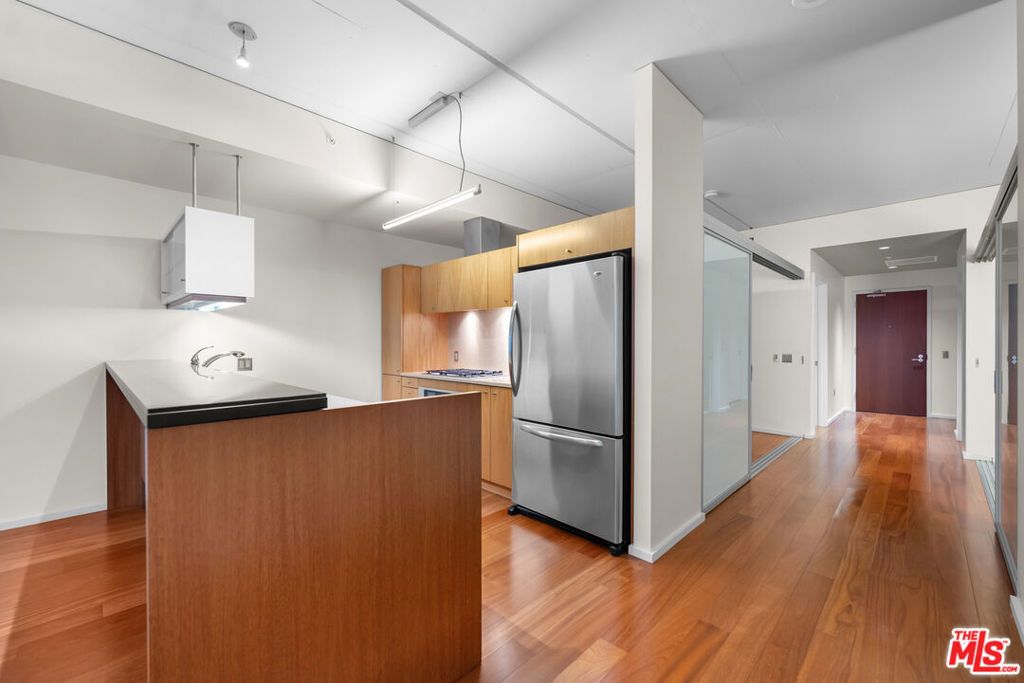 Image 15 of property listing at 1155 S Grand Avenue 419, Los Angeles, CA 90015