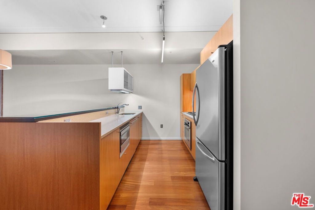 Image 16 of property listing at 1155 S Grand Avenue 419, Los Angeles, CA 90015