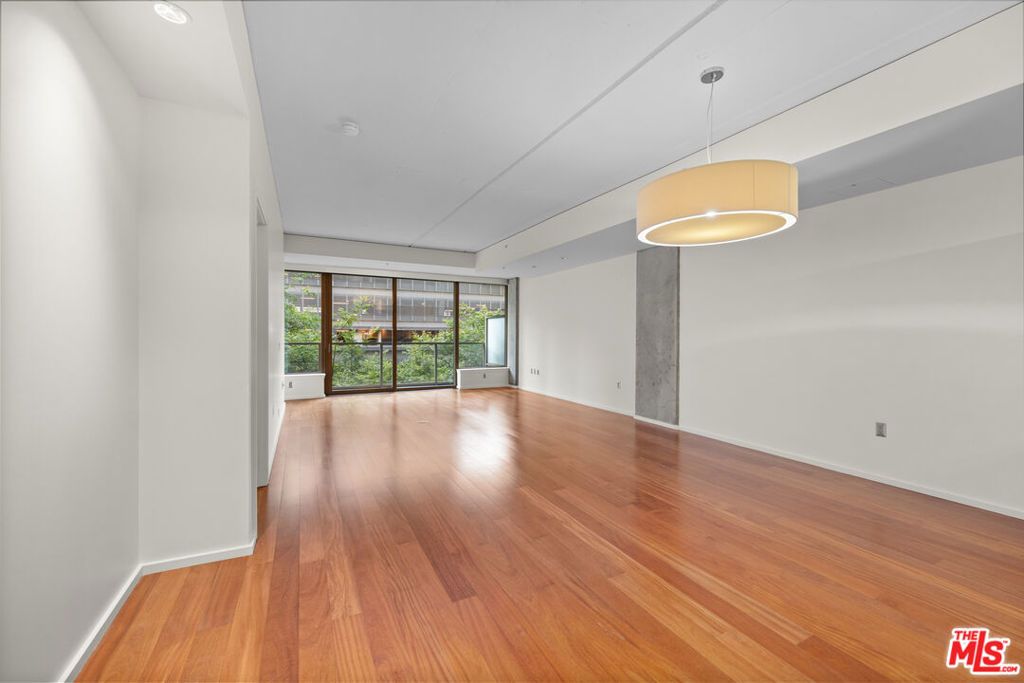 Image 22 of property listing at 1155 S Grand Avenue 419, Los Angeles, CA 90015