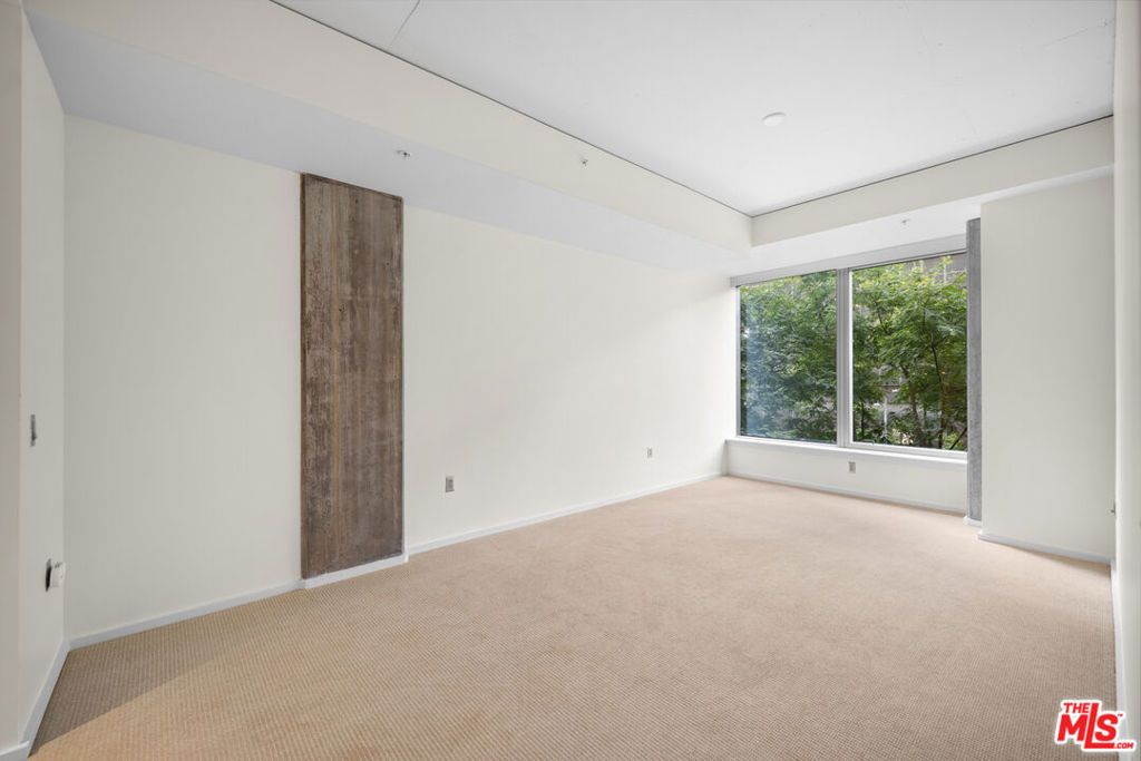 Image 33 of property listing at 1155 S Grand Avenue 419, Los Angeles, CA 90015