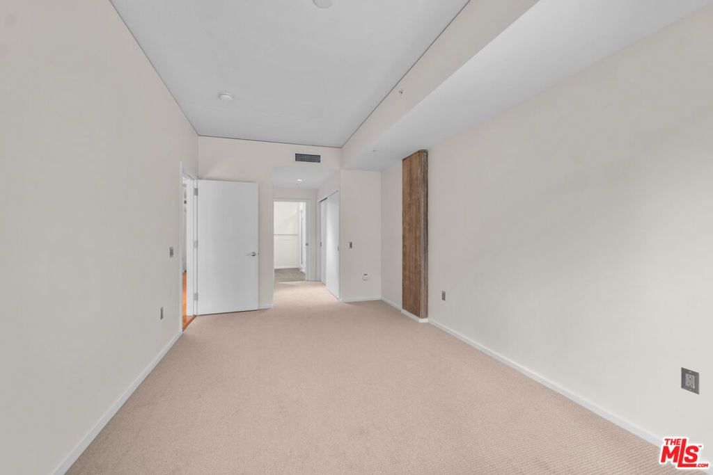 Image 36 of property listing at 1155 S Grand Avenue 419, Los Angeles, CA 90015