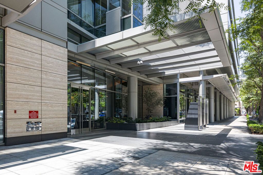 Image 43 of property listing at 1155 S Grand Avenue 419, Los Angeles, CA 90015