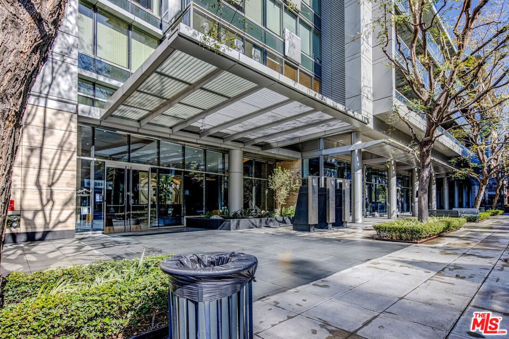 Image 46 of property listing at 1155 S Grand Avenue 419, Los Angeles, CA 90015