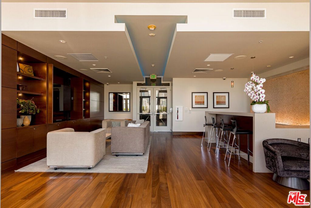 Image 48 of property listing at 1155 S Grand Avenue 419, Los Angeles, CA 90015