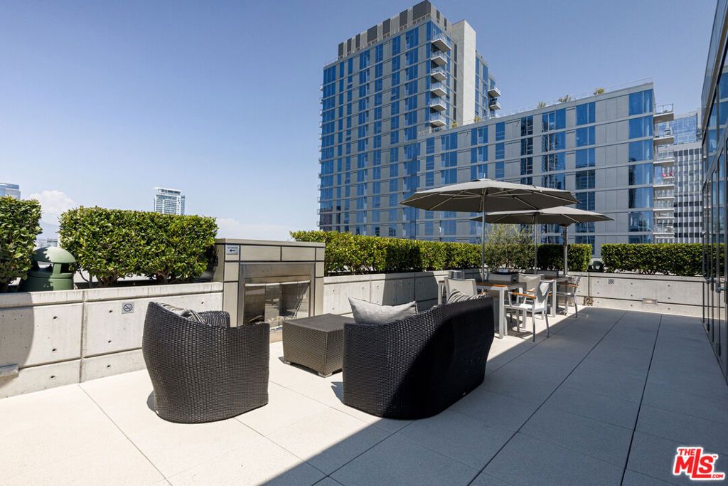 Image 49 of property listing at 1155 S Grand Avenue 419, Los Angeles, CA 90015