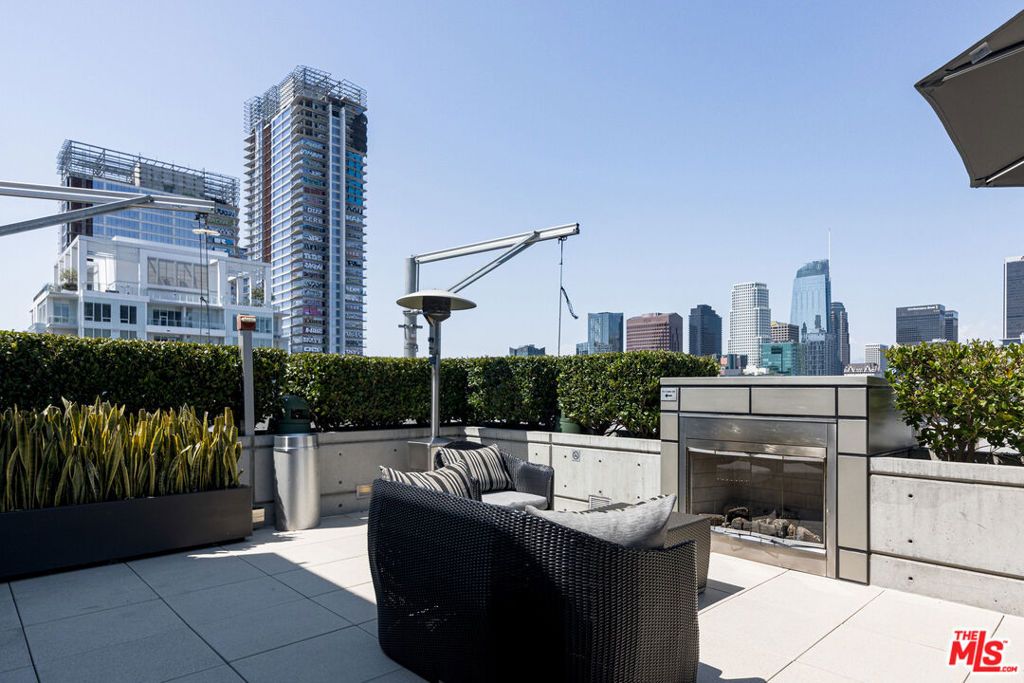 Image 50 of property listing at 1155 S Grand Avenue 419, Los Angeles, CA 90015