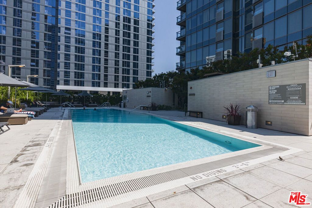 Image 58 of property listing at 1155 S Grand Avenue 419, Los Angeles, CA 90015